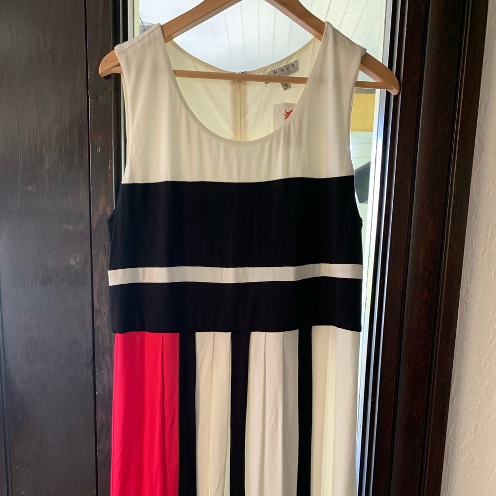 Chaus dress - new with tags - very flattering L